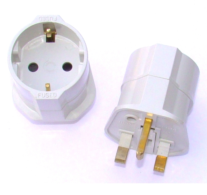 Reiseadpter-UK-GB-auf-Steckdose-Schutzleiter Reiseadapter UK GB British Domrep Libanon Mauritius Irland Zypern Emirates Kuwait Oman Dubai